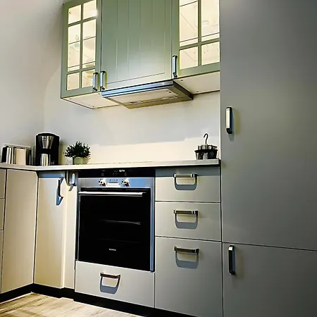 Stern Apartment *