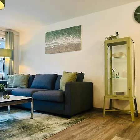 Stern Apartment *
